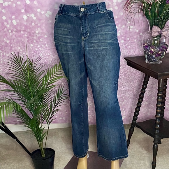 Lane Bryant PETITE PLUS Distinctly boot cut - Picture 5 of 14